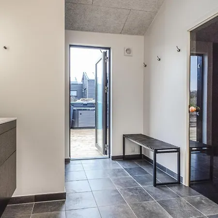 別荘 Four-bedroom In ハザスレウ