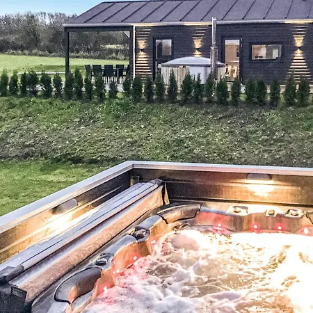 Four-bedroom In Holiday home